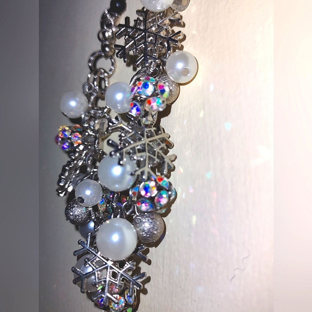 Exquisite Snowflake Charm Bracelet NWOT
